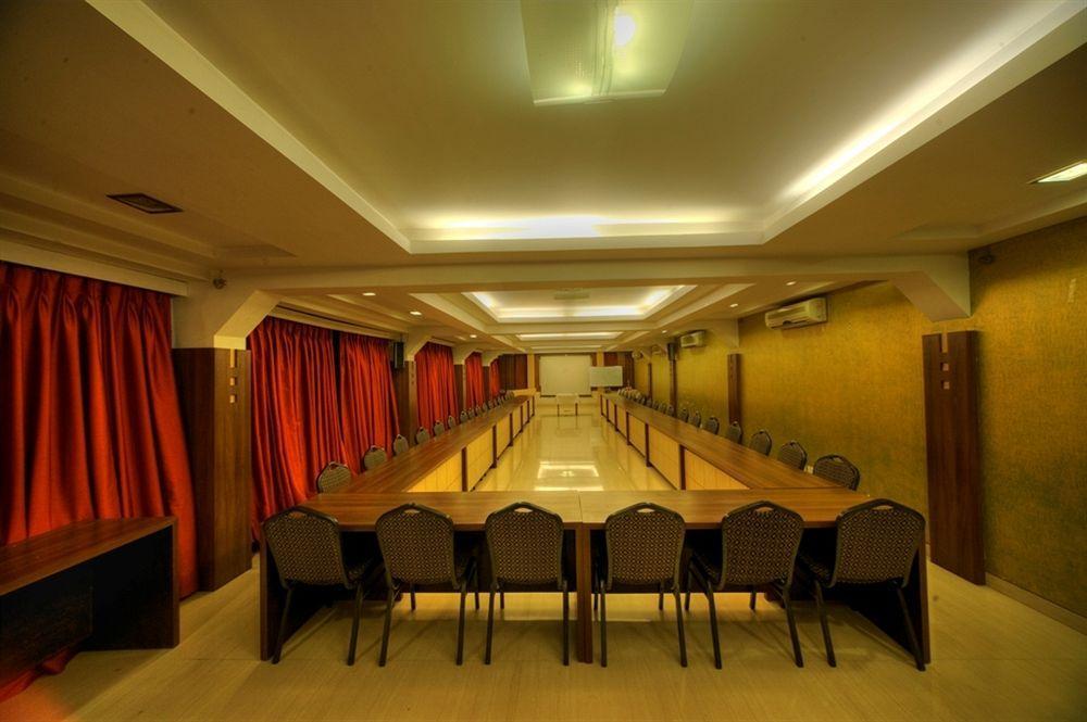 Zaras Resort Khandala Lonavala Exterior foto